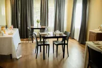 The Residence Inn - فطور