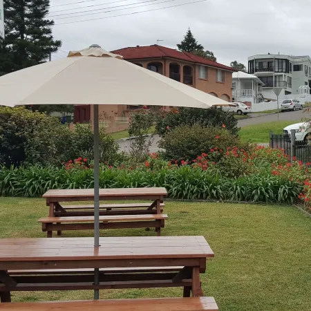 Hibiscus Lakeside Motel