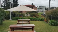 Hibiscus Lakeside Motel - Beach