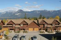 Whispering Pines Hotel in zona Okanagan Regional Library Golden Branch