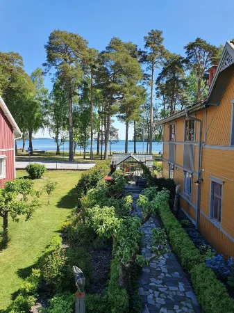 Nymans Bed & Breakfast Отели в г. Карлсборг