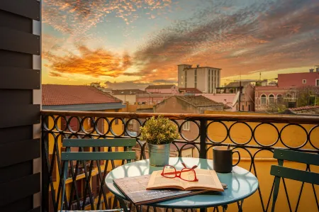 Urban Karalis by Accomodo Отели рядом с достопримечательностью «Cagliari International Container Terminal CICT»