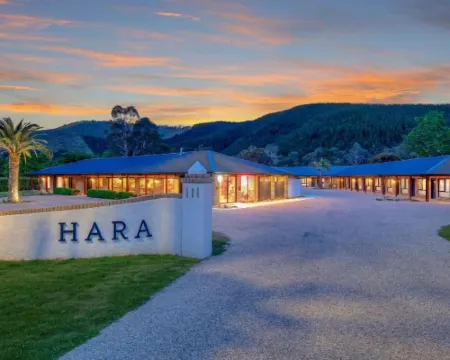 Hara House Hotels in Bright