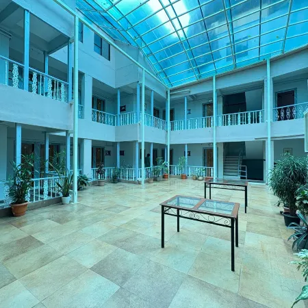 Lions Den Hotel