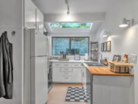 Stunning Neighborhood Home Walkable to Downtown Mill Valley Hotels in Mill Valley