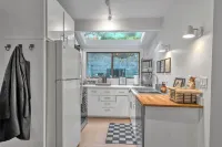 Stunning Neighborhood Home Walkable to Downtown Mill Valley Hotels in Mill Valley