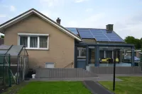 チャーミング ベルギアン ゲッタウェイ, バカンティーワニング イン アウズベルゲン - 3 ベッドルームズ & ガーデン のホテル