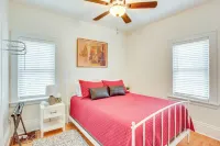 Walk to Shops & Eats: Home w/ Deck in Minneapolis - 2 étoiles