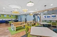 Spark by Hilton Phoenix East Mesa - فطور