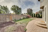 4 Mi to Downtown Reno: Family Retreat w/ Fireplace - Bungalows