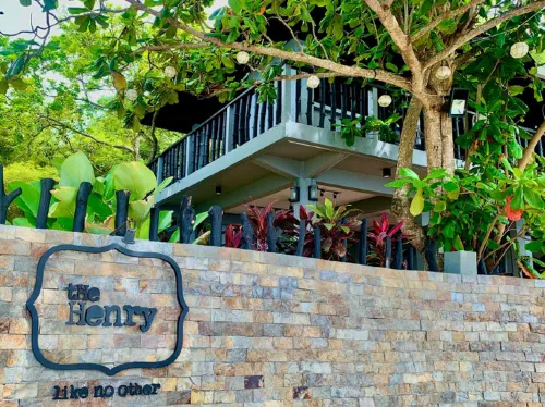 The Henry Resort Taramindu Laiya Hotels in Lobo
