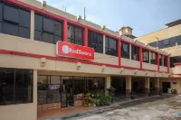 RedDoorz @ H&W Hotel Solo Hotels in Karanganyar