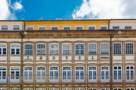 Hotel Toural Отели рядом с достопримечательностью «Guimarães Historical City Centre»