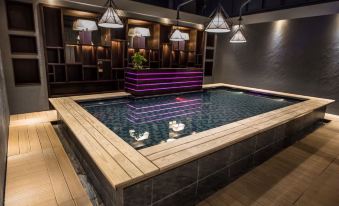 Six Fukun Hotel