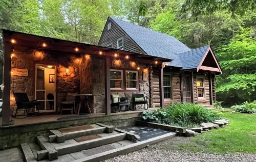 Hickory Creek Haven-Creekside Log Cabin-Allegheny National Forest Pet Friendly! Hotels in Forest County