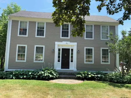 Historic, Antique Southern Maine Farmhouse For All Seasons - 5 mins to Portland!