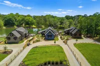 Avantstay 2 호수가 내려다 보이는 집, 블루 헤론 & 그레이 폭스, 수면 44 수영장, 독, 극장