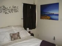 Charming Cottage: 5-Minute Walk to Beach!