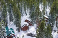 Pinewood Lodge by AvantStay Cozy Cabin Near Ski Resorts Hiking