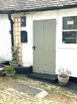 Petworth Cottage-Sleeps 6-Pet Friendly-Central