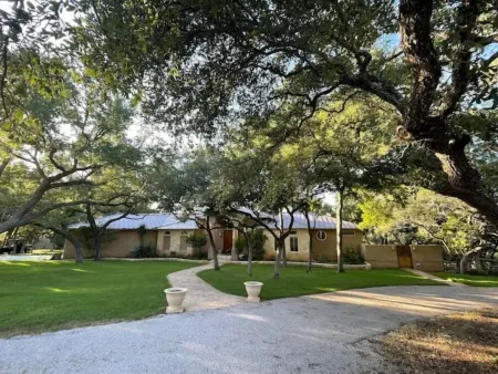 Luxury Private Ranch Style Villa