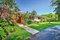Home w/ Pool in Upscale Pinecrest Village - Country Houses