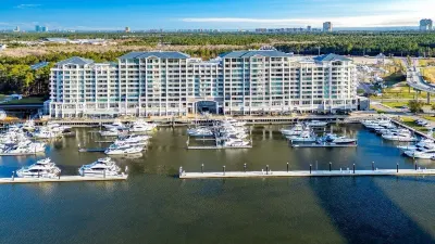 The Wharf 521 by Youngs Suncoast Hotel di 