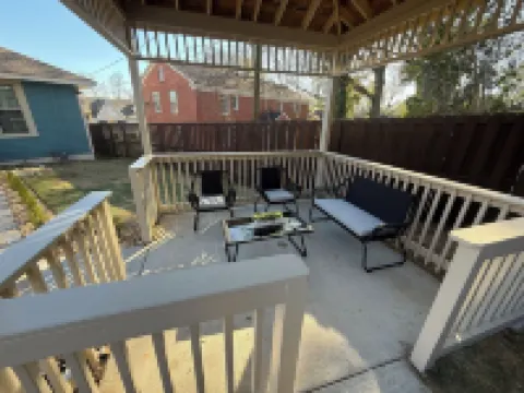 Fully renovated Charming 2-bedroom with full kitchenin amazing at1423 Madison av