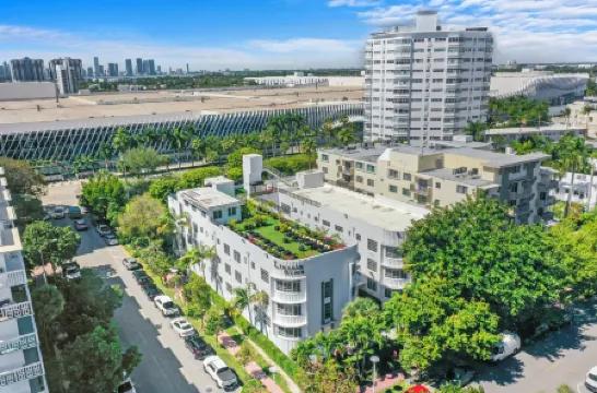 Lincoln Arms Suites Отели рядом с достопримечательностью «Интракостал Уотеруэй»