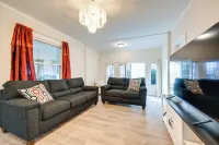 Charming Long Island Home w/ Fenced Yard! Отели рядом с достопримечательностью «Парк Бризи Пойнт»