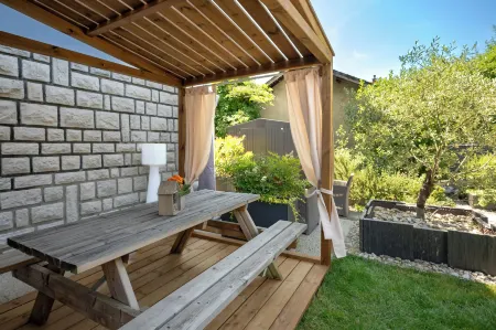 La Porte des Alpes Chambres d'hôtes Отели в г. Сен-Пьер-д'Альбиньи