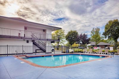 屋外プール モテール 6 オシュコシュの写真