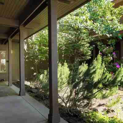 Perfect Basecamp for Mt. Bachelor with Hot Tub Hotel Exterior