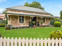 "GraciaDeDios" Beautifully renovated 1910 Cottage