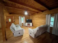 Cozy Log Cabin Retreat on the Santa Fe River – Nature, Kayaking & Relaxation!