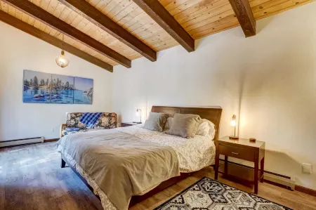 Singing Pines in Marla Bay - Walk to Lake!