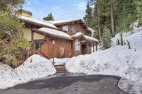 Wulf's Lodge at Olympic Valley Unwind in Hot Tub!