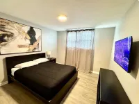 8 Bedroom. Heart of AC  Block from Beach, Casino, Boardwalk, Sleep 16