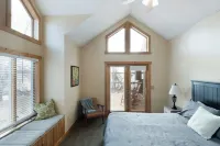 150+ ft Of Lakeshore / Private Beach / 4 Acres