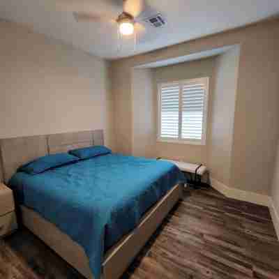 Great Pool House Near River & London Bringe !! Rooms