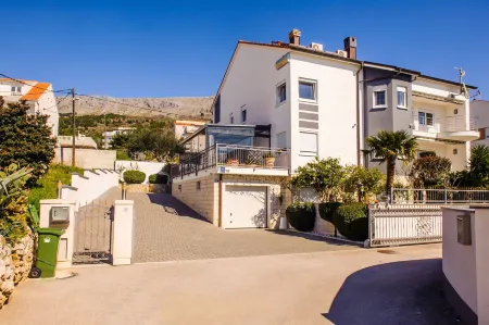 Apartment and Rooms Ana