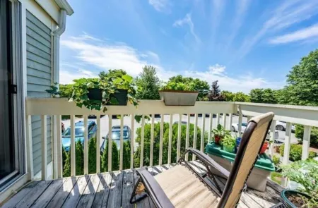 Stylish 2nd floor Ocean Edge condo