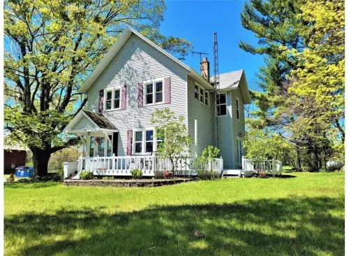 Charming Farmhouse in the Orchards near Lake Mich!