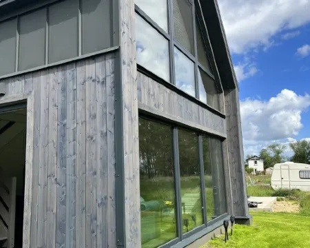 Gemütliches Holzhaus mit Garten nah am Wasser, Hundefreundlich 波利採縣酒店