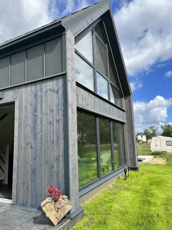Gemütliches Holzhaus mit Garten nah am Wasser, Hundefreundlich Отели в г. Нове-Варпно