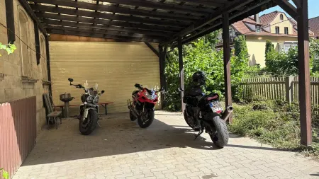 Spacious apartment / loft with covered parking space Отели в г. Бад-Бернек