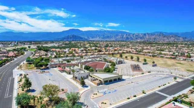 Charming 4-bedroom house with private pool and spa in brilliant Indio