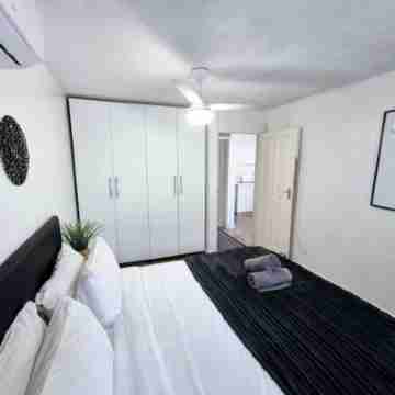 1-bedroom apartment/loadshedding free Rooms