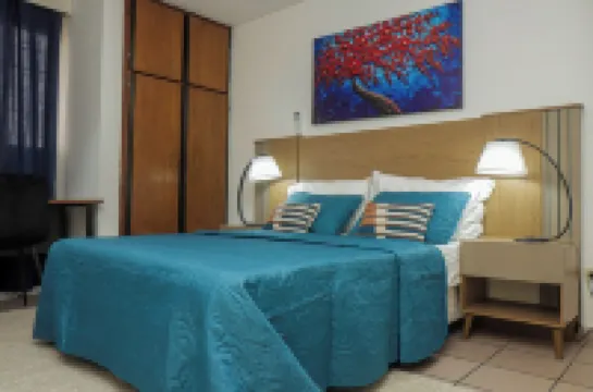 Elegant 2-bedroom apartment in Yaoundé with AC, WiFi, parking, security guards  호텔