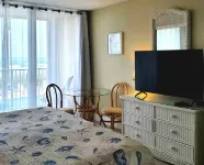 Tropical Paradise Oceanfront Condo - Pool and Restaurant Hotels in der Nähe von Santa Lucia River Club